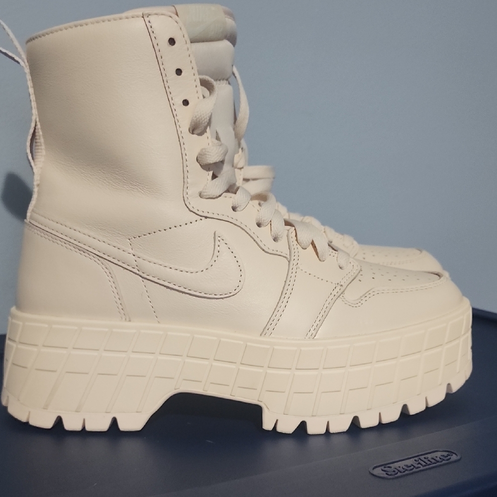 Nike Women's Lace-Up Cream Boots